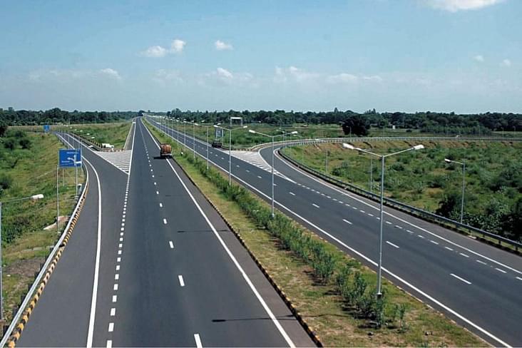 दिल्ली-कटरा राष्ट्रीय राजमार्ग की जमीनों का कब्जा लेने पहुंचे प्रशासन, बड़ी संख्या में जुटे किसान