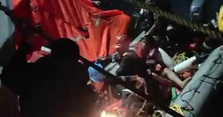 भारतीय तटरक्षक बल ने एक साहसिक खोज एवं बचाव अभियान में 11 लोगों को बचाया