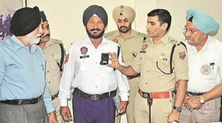 पंजाब के जेलों में स्टॉफ लगाएंगे बॉडी वॉर्न कैमरा