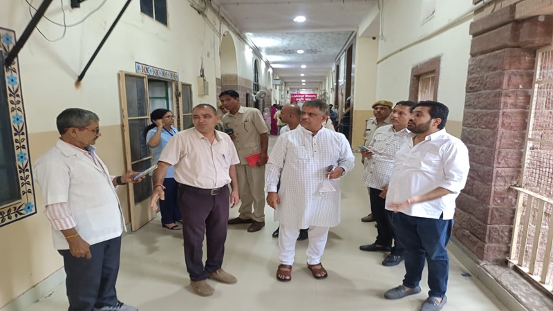 Rajasthan News: जिस अस्पताल में हुआ था जन्म, वहां अचानक पहुंचे स्वास्थ्य मंत्री, कहा…