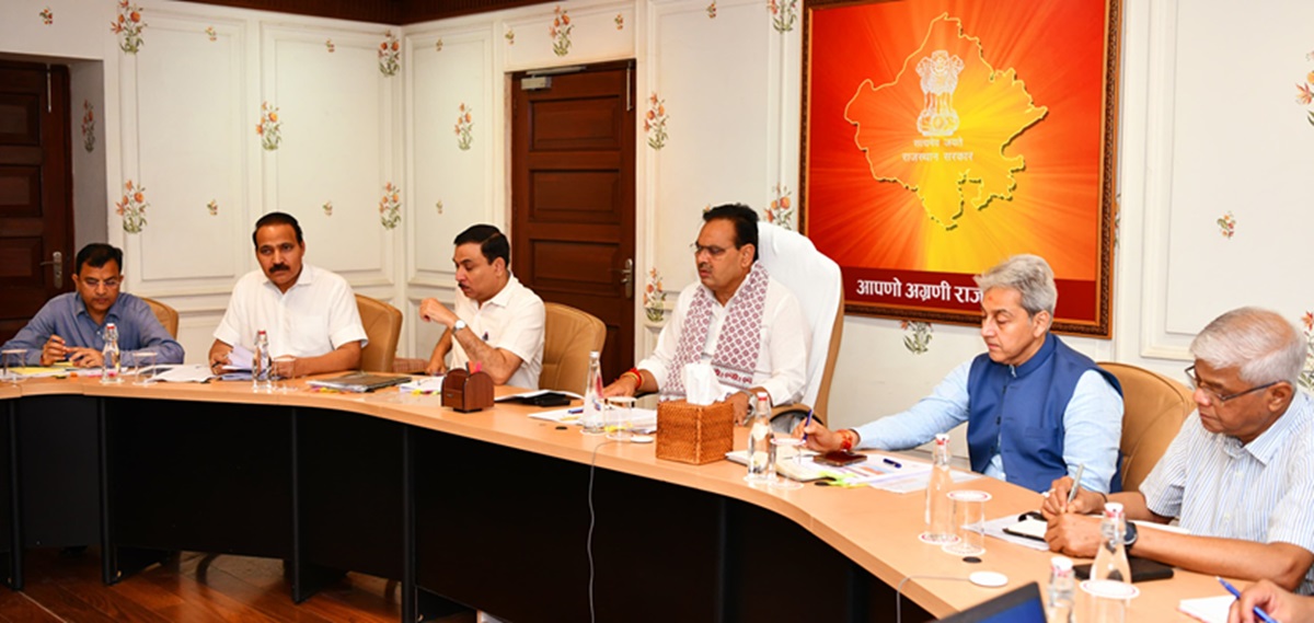Rajasthan News: राजस्थान में हो रही आफत की बारिश के बीच मुख्यमंत्री ने ली आपदा प्रबंधन की बैठक, दिए ये निर्देश