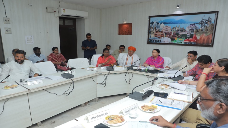 Rajasthan News: उप मुख्यमंत्री दिया कुमारी ने ली बजट घोषणाओं की समीक्षा बैठक, अधिकारियों को दिए ये निर्देश