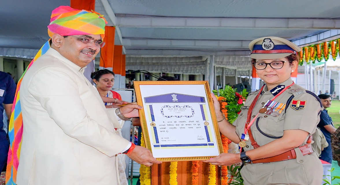 Rajasthan News: एडीजी स्मिता श्रीवास्तव एवं बिनीता ठाकुर राष्ट्रपति पुलिस पदक से हुए सम्मानित