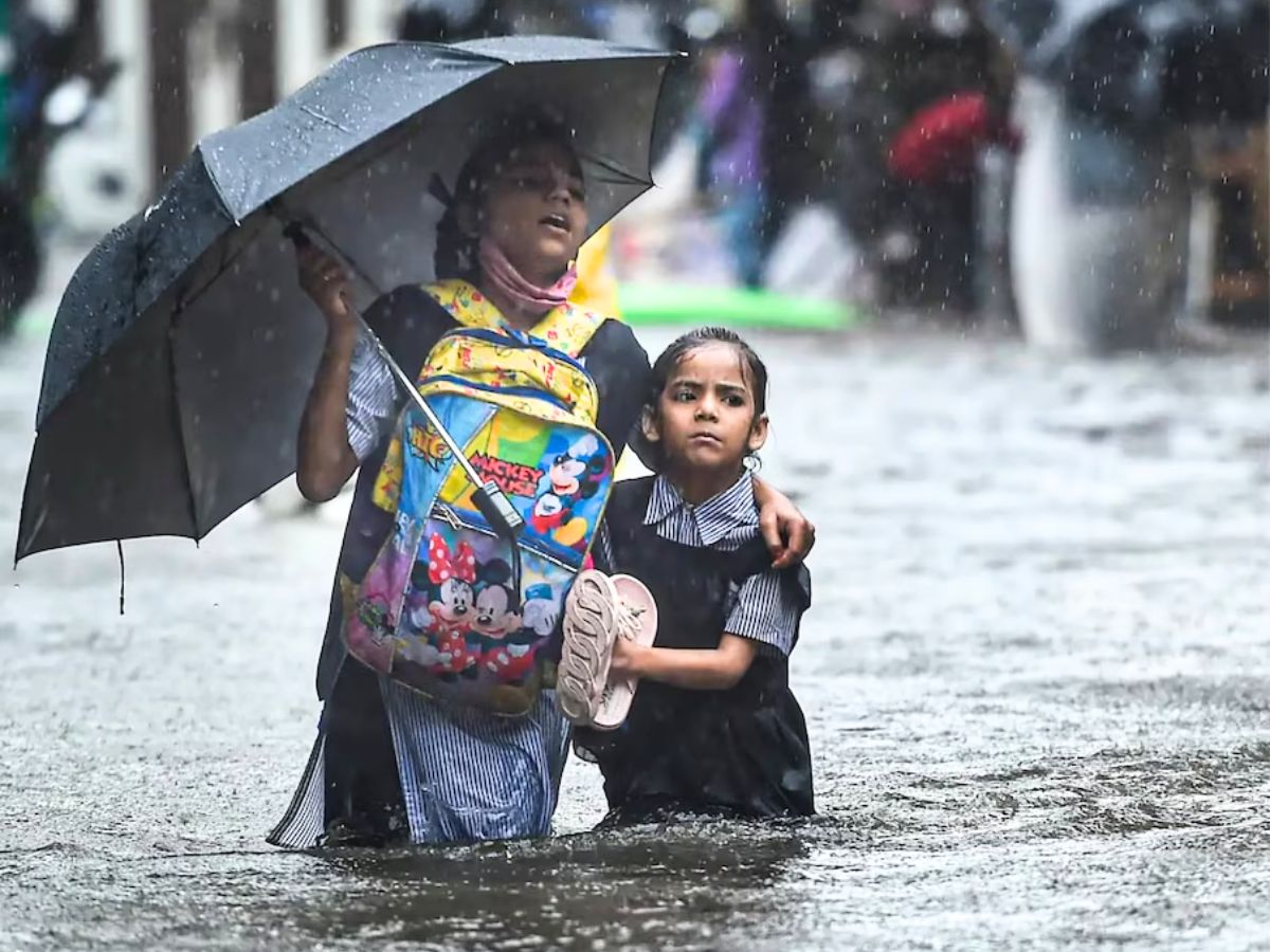 मौसम ने अंगड़ाई क्या ली, स्कूल बना तालाब…बारिश के कारण कई जिले तर