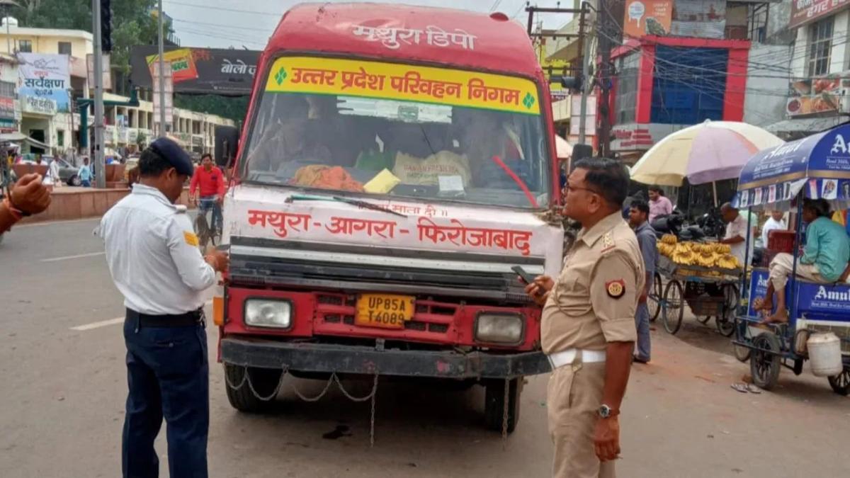 यूपी रोडवेज की इस बस पर 104 चालान, जुर्माने की रकम इतनी कि ट्रैफिक पुलिस का चकरा गया सिर