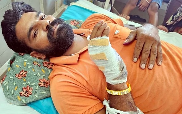 आप नेता पर तलवार से हमला, हाथ कटते-कटते बचा