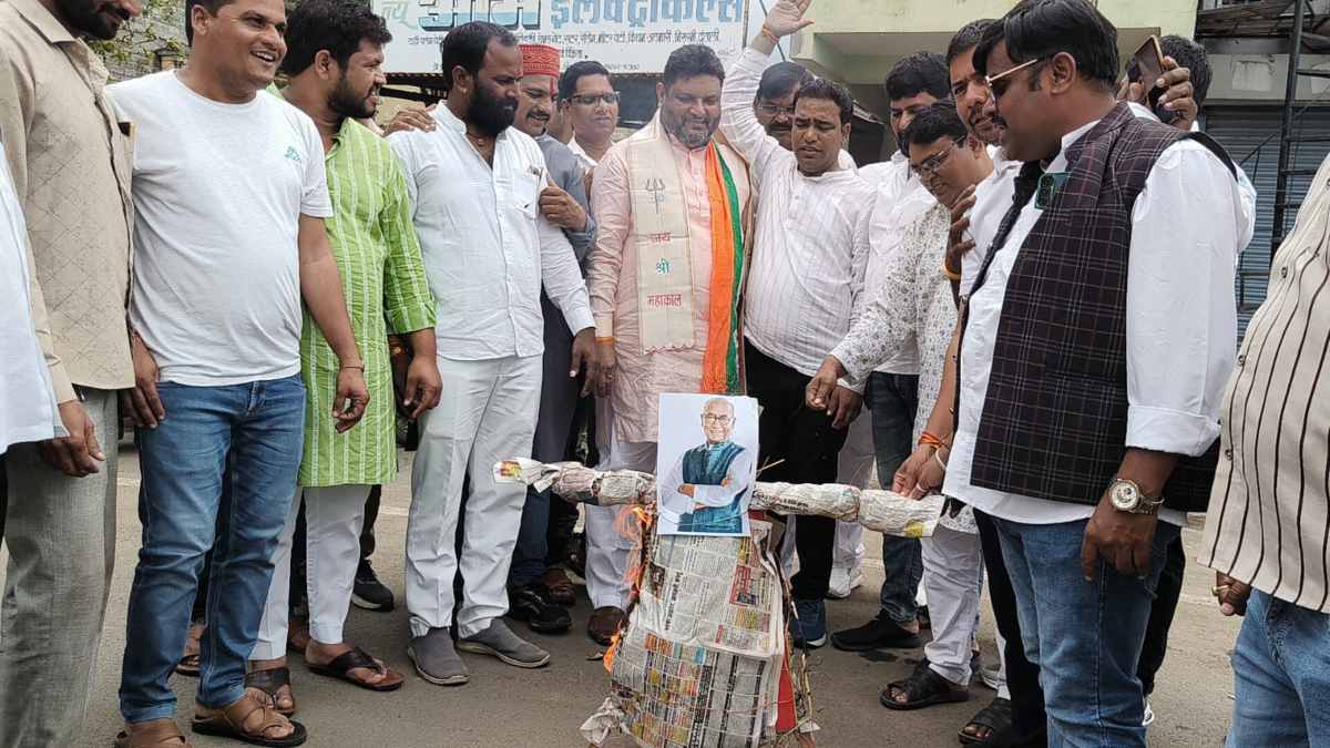 ‘दिग्विजय ने बुढ़ापे में की शादी, बेटे का हो DNA टेस्ट…’, BJP एससी मोर्चा के प्रदेश अध्यक्ष ने कर दी बड़ी मांग…
