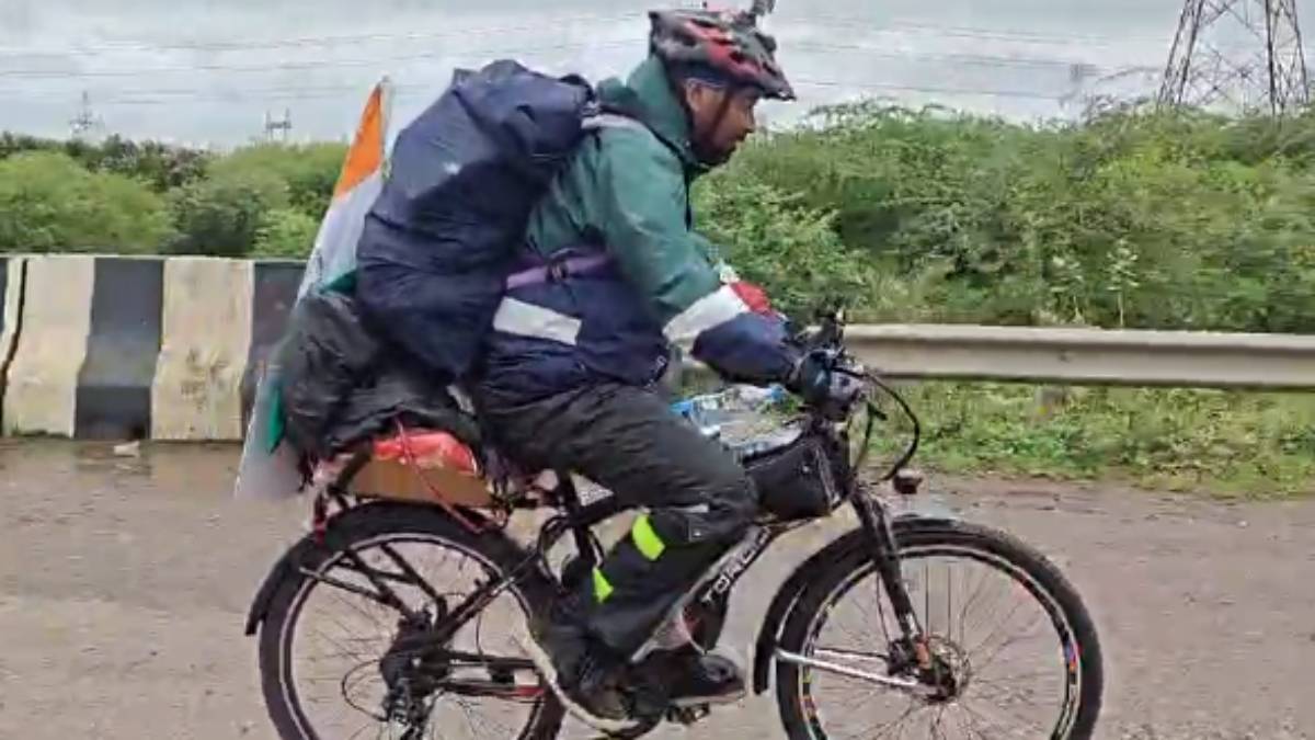 नक्सल प्रभावित इलाके में फंस गई थी ऑल इंडिया साइकिलिंग यात्रा, फिर कैसे आई जान में जान