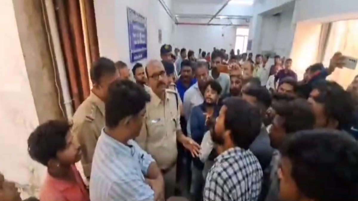 अस्पताल में प्रसूता की मौत के बाद हगामा: परिजनों ने डॉक्टर और नर्सिंग स्टाफ पर लगाया लापरवाही का आरोप, मौके पर पुलिस बल