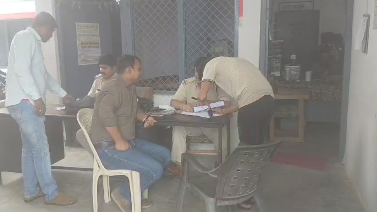बीजेपी की सदस्यता नहीं लेने पर पिटाई: NHAI के प्रोजेक्ट मैनेजर के ड्राइवर से छीना मोबाइल, गाली गलौज कर की मारपीट, मामला दर्ज