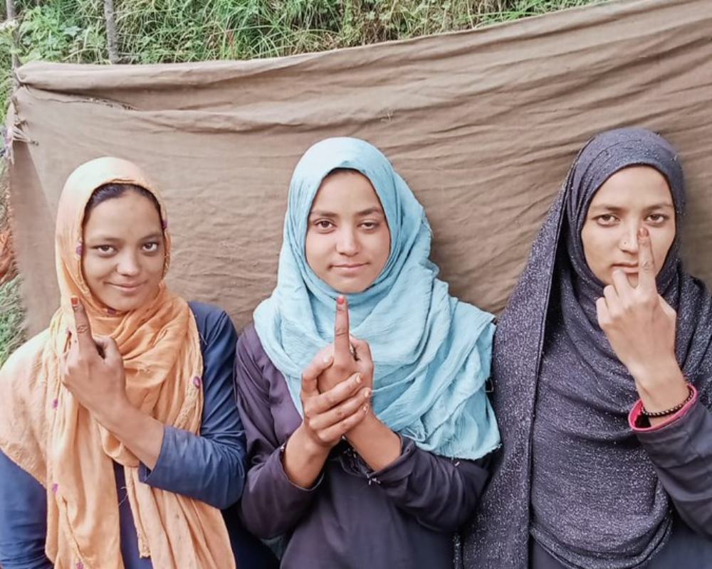 Jammu & Kashmir Election Voting Live: जम्मू-कश्मीर में बंपर वोटिंग, 24 सीटों पर दोपहर 3 बजे तक 50.65% मतदान, किश्तवाड़ में सबसे ज्यादा 70.03% पड़े वोट
