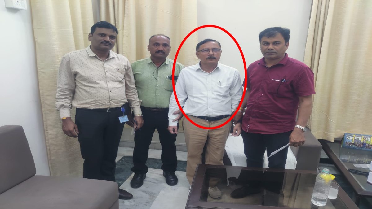 घूसखोर जॉइंट सेक्रेटरी गिरफ्तार: लोकायुक्त ने 2 लाख रुपए लेते रंगे हाथों दबोचा, इस काम के बदले मांगे थे पैसे