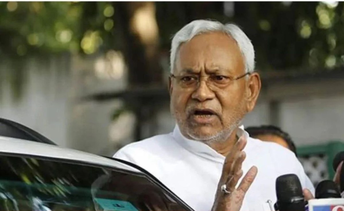 Nitish Kumar: सीएम नीतीश कुमार दिल्ली के लिए रवाना, सियासी हलचल हुई तेज, क्या बिहार में फिर कुछ बड़ा होने वाला है?
