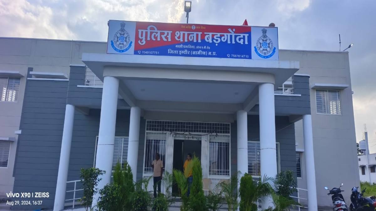 दो आर्मी ट्रेनी ऑफिसर्स और उनके महिला मित्र के साथ लूट, चड्डी बनियान में आये बदमाशों ने बंधक बनाकर की मारपीट