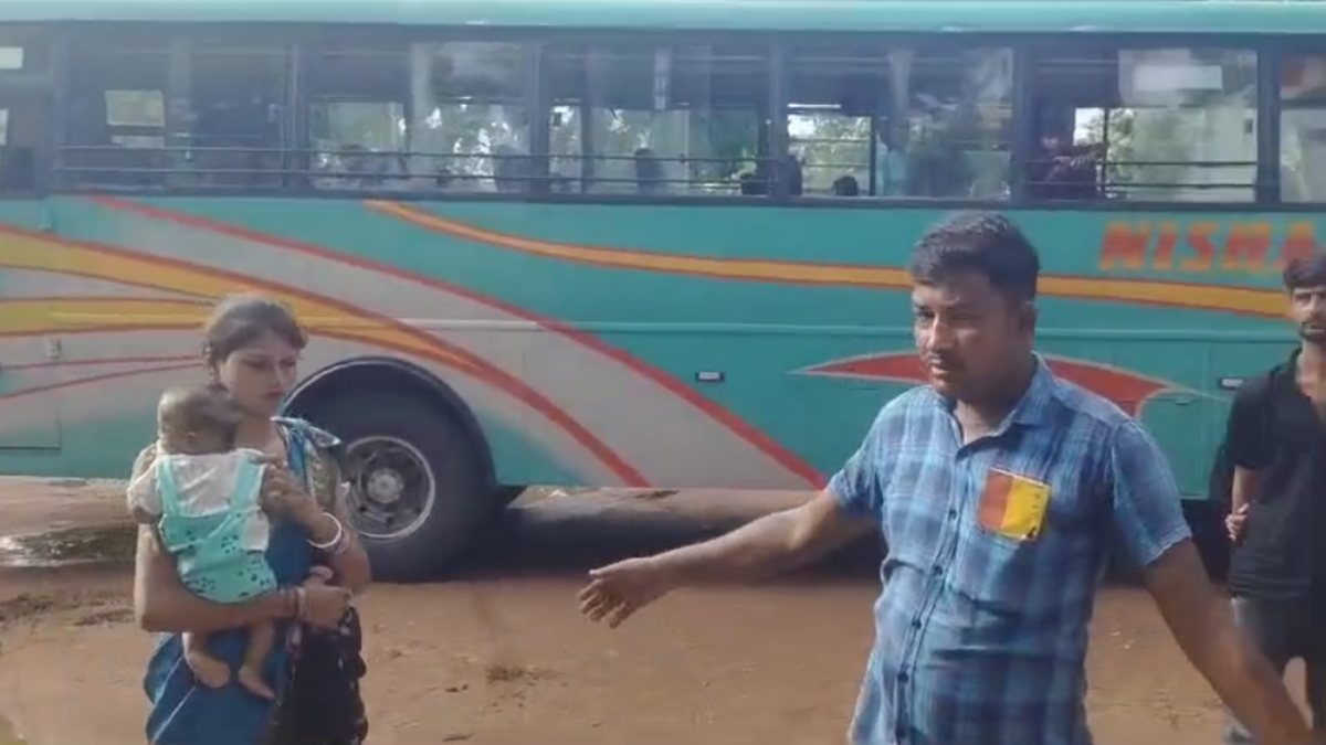 बस लूटकांड मामले में दो गिरफ्तार: कट्टे लेकर Bus में घुसे, फायरिंग कर यात्रियों को धमकाया, फिर जेवर और कैश लूटकर हुए थे फरार