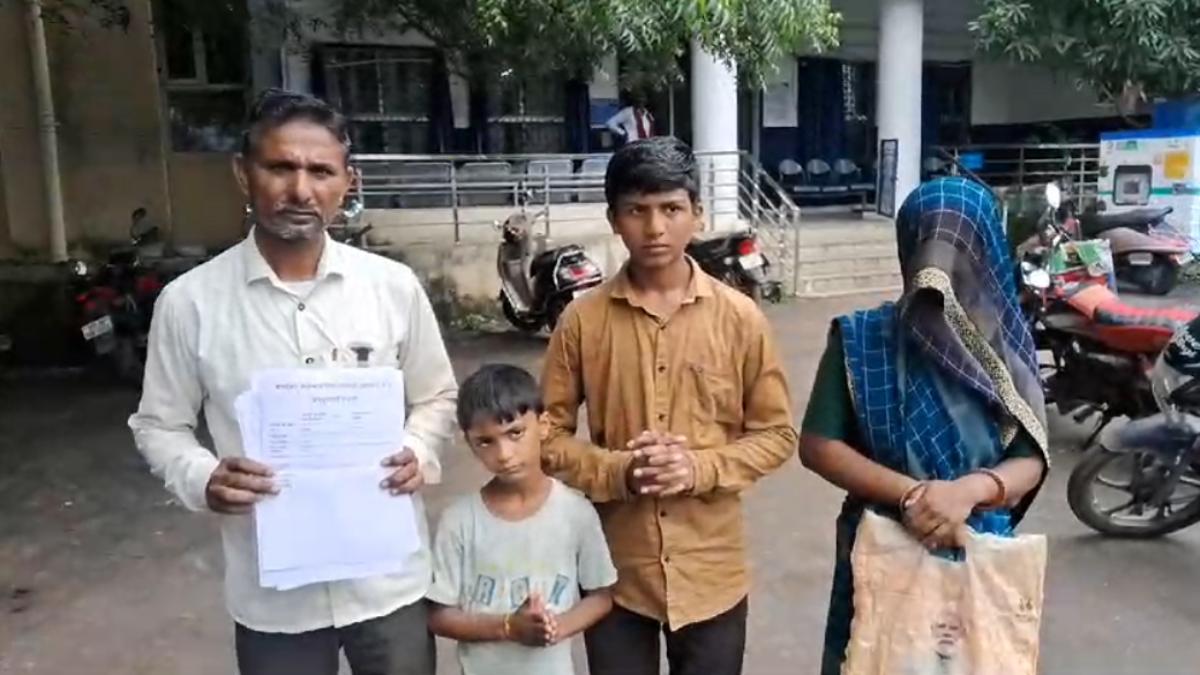 कलेक्टर के सामने जहर खाकर आत्महत्या की कोशिश: SDM-तहसीलदार और थाने में शिकायत के बाद भी नहीं हुई सुनवाई, ये है पूरा मामला