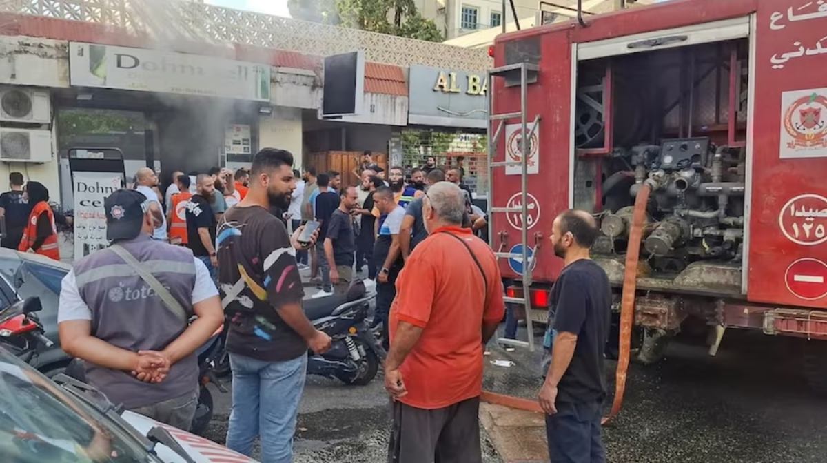 लेबनान: पेजर, वॉकी-टॉकी के बाद अब सोलर पैनल और लैपटॉप-रेडियो में ब्लास्ट… अब तक 32 की मौत, 3500 से ज्यादा घायल,  हिज्बुल्लाह के लड़ाके हर इलेक्ट्रॉनिक उपकरण तलाश रहे