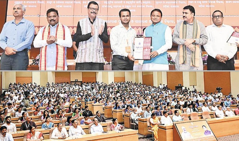 Odisha News:  रोजगार मेला में सीएम ने सात विभागों के 476 अधिकारियों व कर्मचारियों को दिया नियुक्ति पत्र