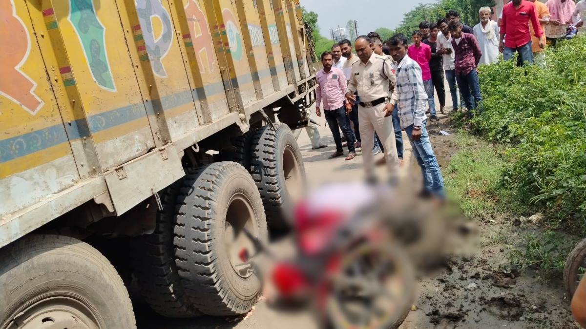 तेज रफ्तार का कहर: ट्रक ने बाइक सवार दंपति को मारी टक्कर, महिला की मौके पर मौत, पति अस्पताल में भर्ती