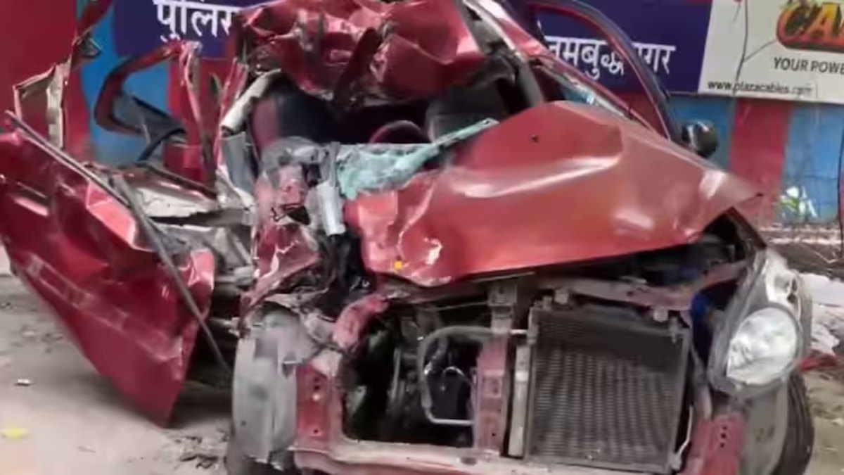 Road Accident in Noida: तेज रफ्तार कार ट्रैक्टर से टकराई, हादसे में 4 की मौत