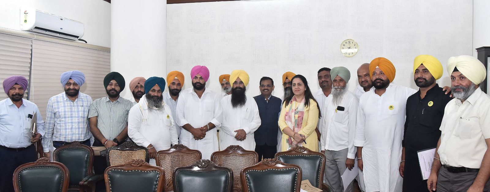 खाद के साथ जबरन अन्य कृषि उत्पाद बेचने पर सख्त होगी कार्रवाई : कृषि मंत्री गुरमीत सिंह खुड्डियां