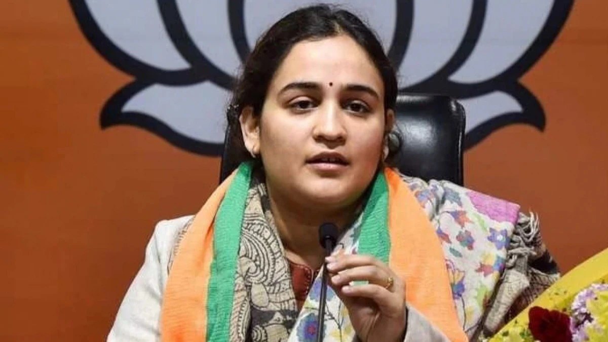सपा में शामिल होंगी अपर्णा यादव? मनाने में जुटी BJP,  योगी की मंत्री कर रहीं बात