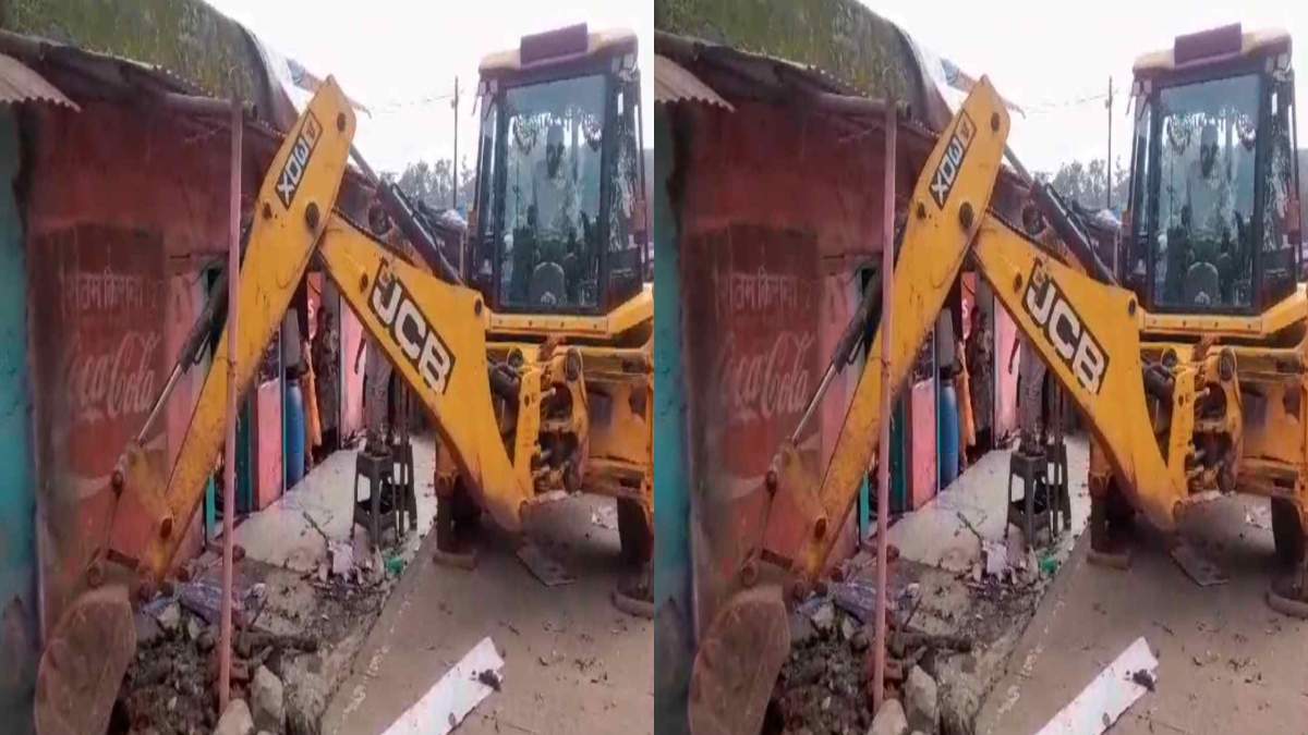 अतिक्रमण पर चला बुलडोजर: कई दुकानों को किया गया जमीदोंज, नोटिस के बाद नहीं कर रहे थे खाली
