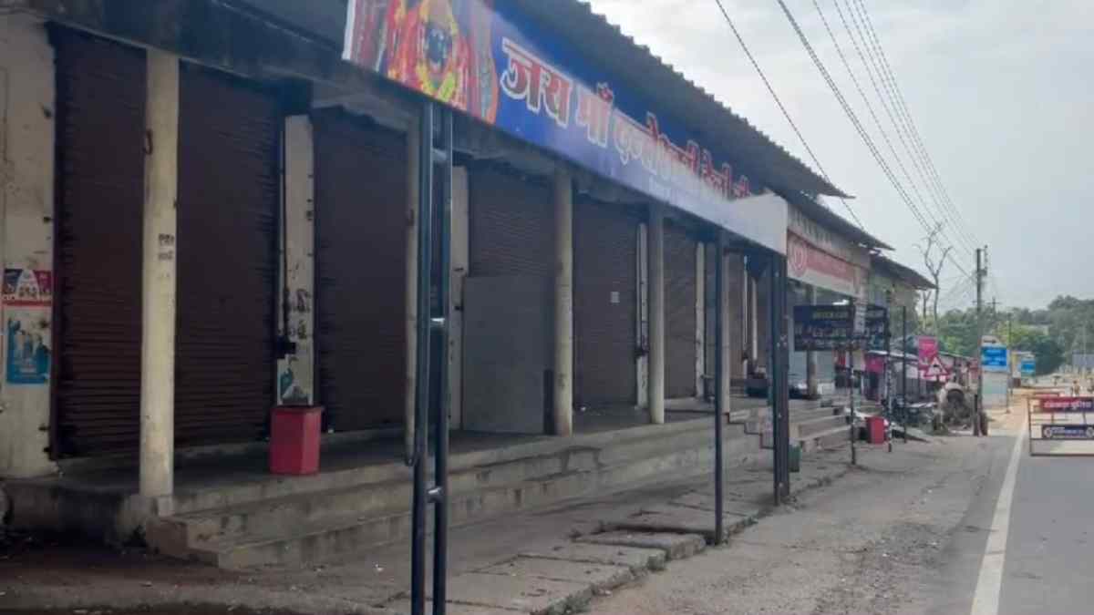 आदिवासी समाज का जिला बंद : घर से मासूम बच्चे काे उठा ले गए बाइक सवार, हफ्तेभर बाद भी नहीं मिला सुराग, लोगों में आक्रोश
