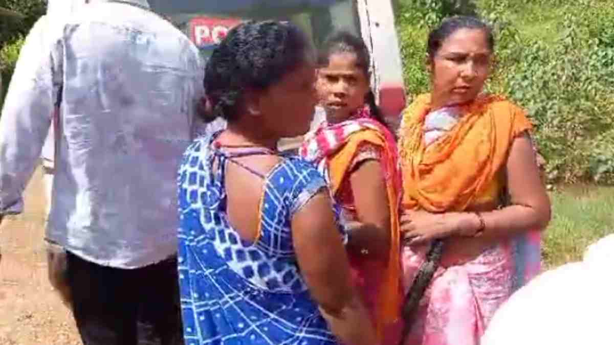 CG CRIME : झाड़ियों में छिपी 3 महिलाओं को वार्डवासियों ने पकड़ा, बच्चा चोरी के आरोप में पुलिस ने तीनों को भेजा जेल
