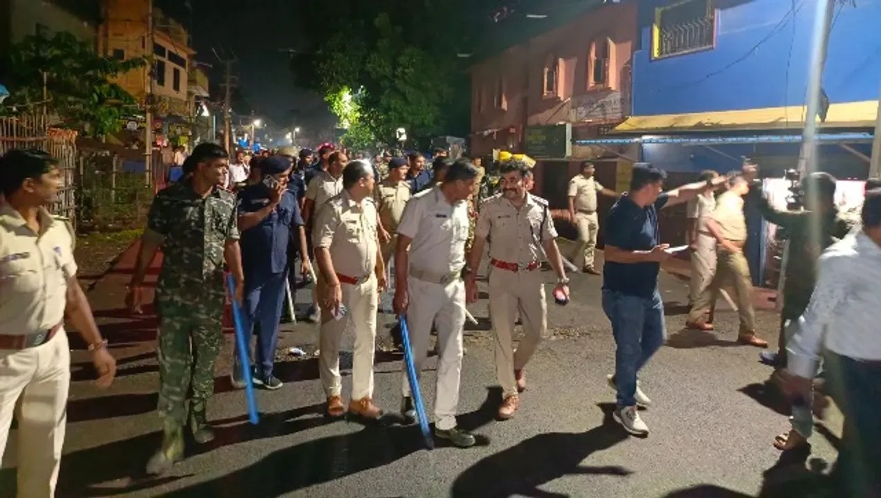 भद्रक : तीन दिनों की सांप्रदायिक अशांति के बाद स्थिति में सुधार, दुकानें फिर से खोलने की दी गई अनुमति