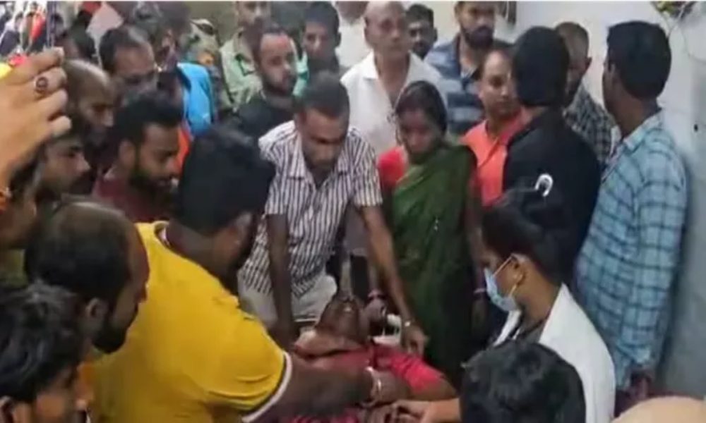 BJP नेता पर बम-गोली से हमला, फिर चाकू से गोद डाला, इलाके में फैली दहशत