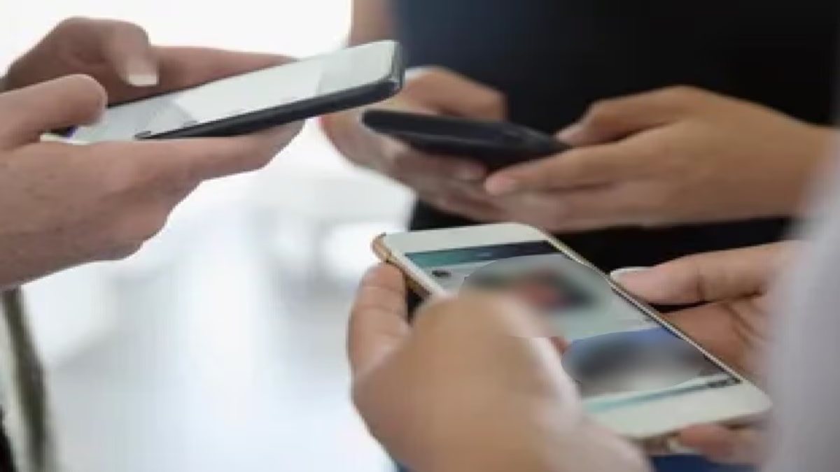 गर्ल्स कॉलेज में छात्राओं से ब्लैकमेलिंगः WhatsApp हैक कर लड़कियों के लिए नंबर, हरियाणा से कर रहे थे कॉल