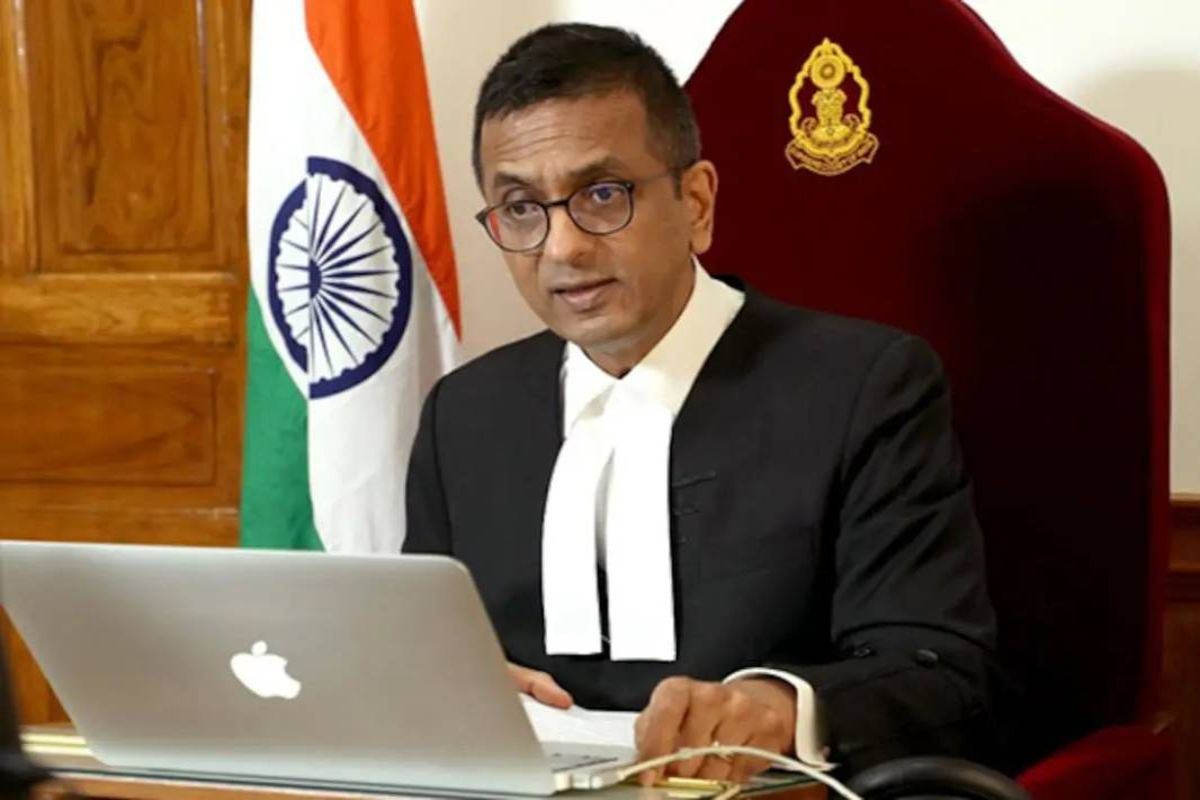 वकील के Ya.. Ya.. बोलने पर CJI चंद्रचूड़ हुए नाराज: बोले- Yes कहिए, यह कोर्ट है, डांट सुनकर वकील अंग्रेजी की जगह मराठी बोलने लगा- CJI DY Chandrachud
