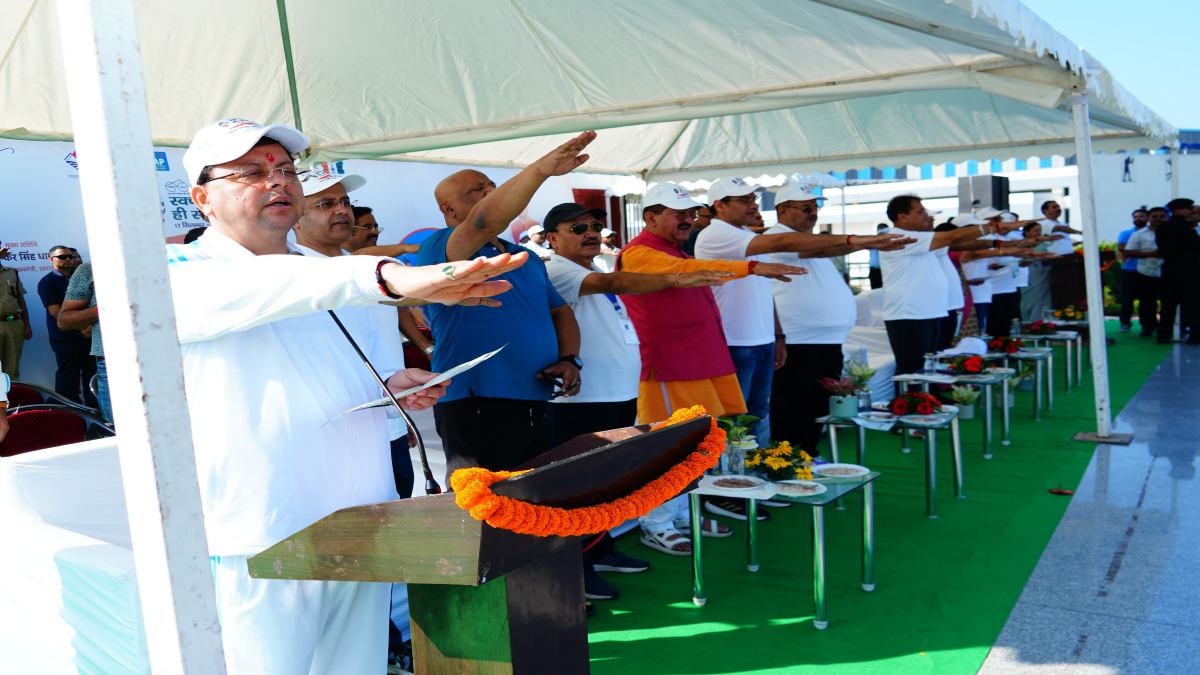 Uttarakhand News: CM Dhami ने स्वच्छता ही सेवा-2024 कार्यक्रम में हुए शामिल, लोगों को दिलाई स्वच्छता की शपथ