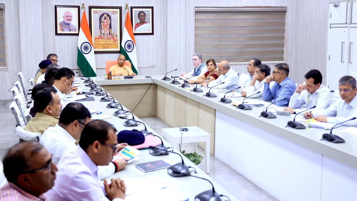 UP News: एक्शन में सीएम योगी, कहा- प्रभारी मंत्री के सतत संपर्क में रहे अधिकारी!
