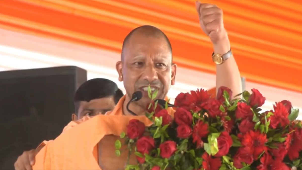 CM Yogi in Ambedkar Nagar: सपा पर योगी का कड़ा प्रहार, कहा- ‘सत्ता विरासत में मिल सकती है, बुद्धि नहीं’