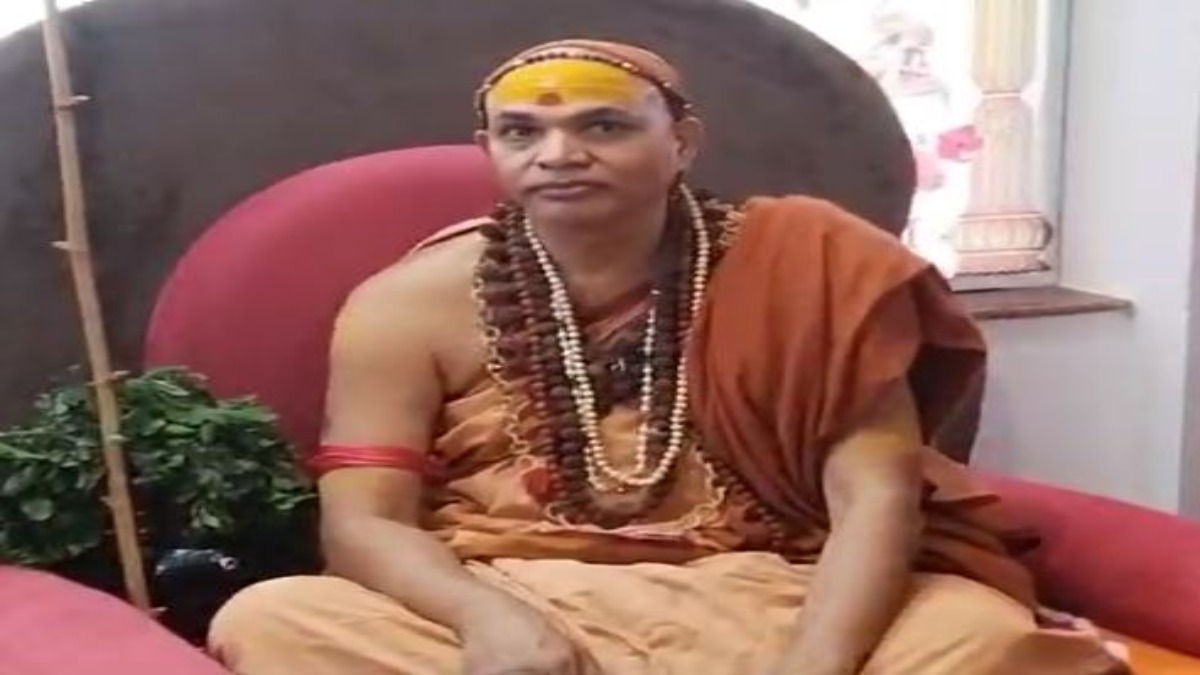 गाय को राष्ट्रमाता घोषित करने की मांग, शंकराचार्य अविमुक्तेश्वरानंद अयोध्या से निकालेंगे यात्रा