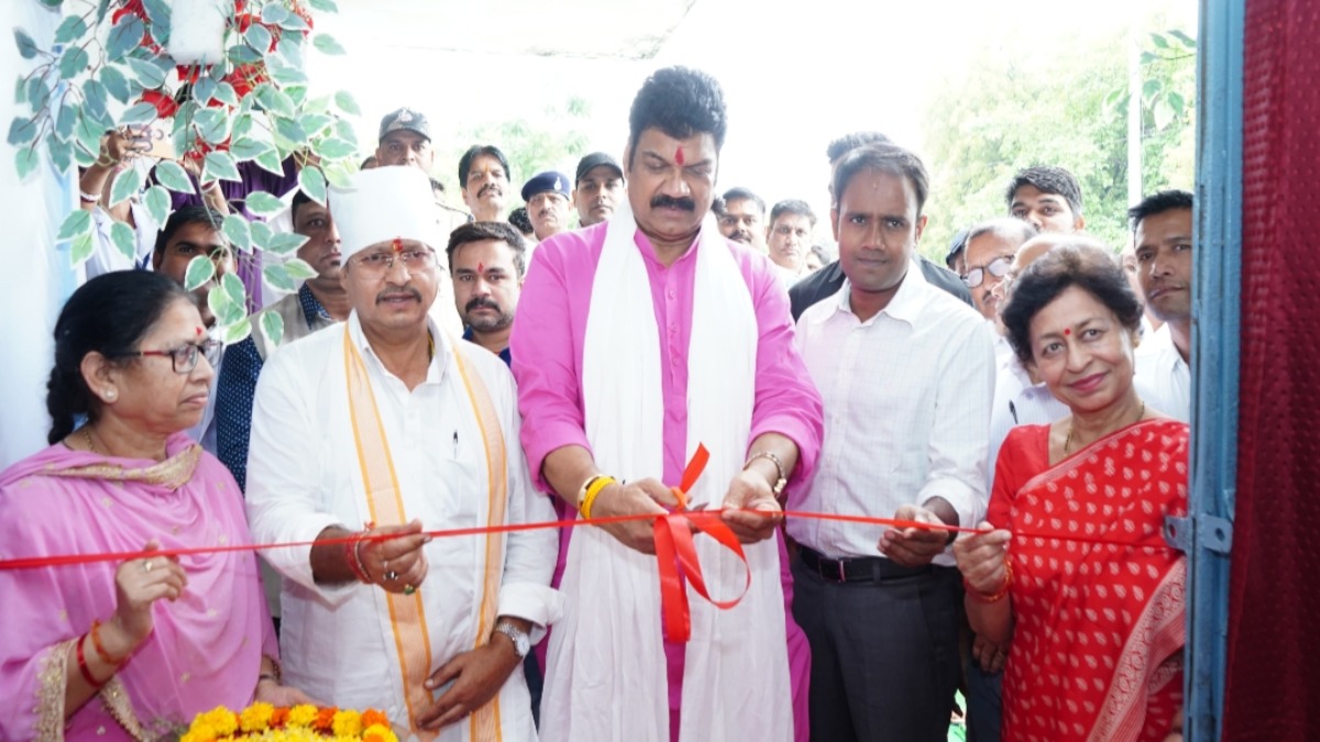 खाद्य मंत्री ने किया जन औषधि केंद्र का शुभारंभ, कहा- स्वास्थ्य के क्षेत्र में पीएम मोदी का बड़ा कदम, सस्ते दामों पर मिल सकेगी जेनेरिक दवाइयां