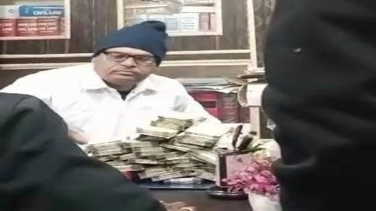 भूमि स्वामी कोई और रजिस्ट्री किसी और के नाम: जमीन दिलाने के नाम पर दर्जनों से करोड़ों की ठगी, शिकायत लेकर SP के पास पहुंचे पीड़ित 