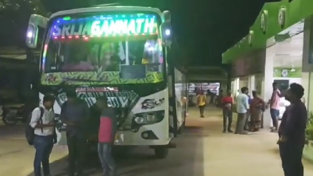 ओडिशा :  महिला को यात्रा के दौरान प्रसव पीड़ा… डॉक्टरों की मदद से बस में दिया बच्चे को जन्म
