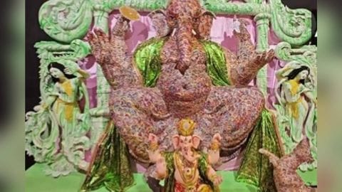 ओडिशा : बारीपदा में 25,000 कांच की चूड़ियों से बनी 15 फुट ऊंची गणेश प्रतिमा