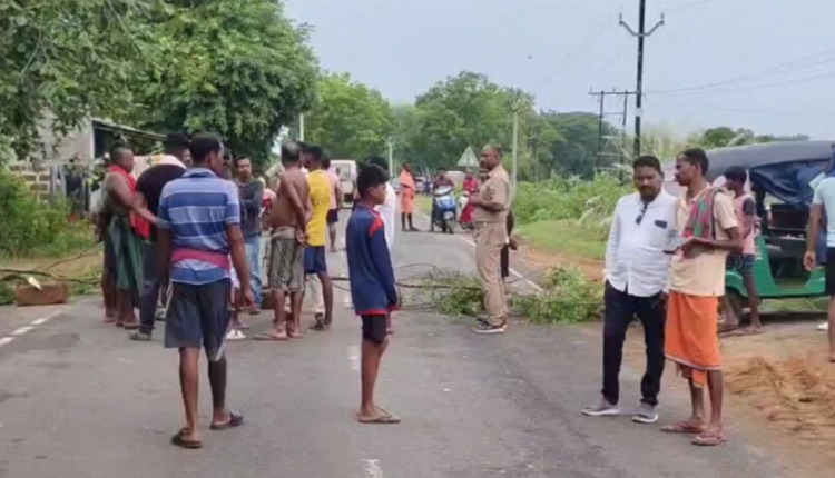 ओडिशा : नयागढ़ में वाहन का इंतजार कर रही महिला को बस ने कुचला, मौत
