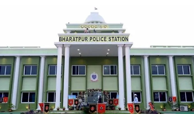 पुलिस स्टेशन में सेना अधिकारी पर हमला : भरतपुर आईआईसी, 2 पुलिसकर्मियों का तबादला