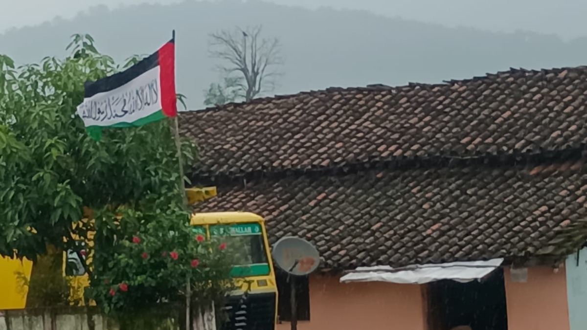 Dindori News: घर में फहराया फिलिस्तीन का झंडा, शिकायत के बाद मामला दर्ज   