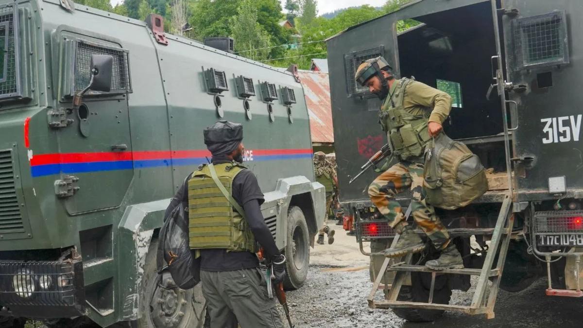Jammu-Kashmir encounter: सेना ने दो आतंकवादियों को जहन्नुम की सैर पर भेजा, नौशेरा में घुसपैठ करने के दौरान मार गिराया, भारी मात्रा में गोला-बारूद बरामद