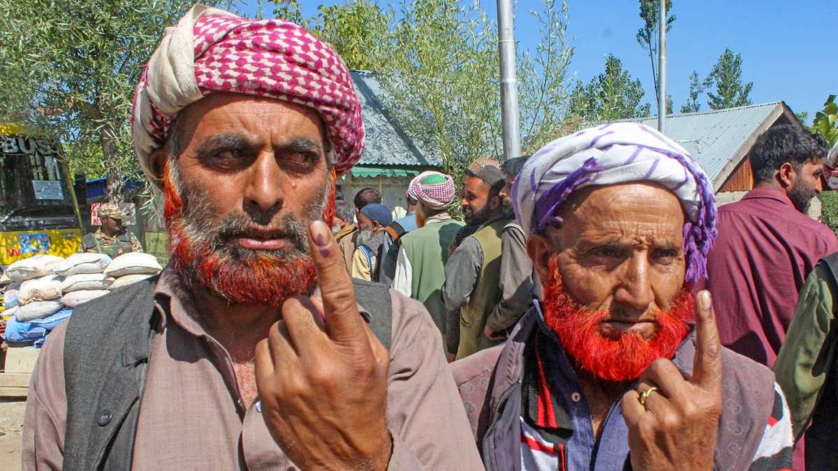 Jammu and Kashmir Phase 2 Voting: जम्मू-कश्मीर में सेकेंड फेज की 26 सीटों पर वोटिंग शुरू, 16 देशों के 20 डिप्लोमैट आज जम्मू-कश्मीर में देखेंगे चुनाव