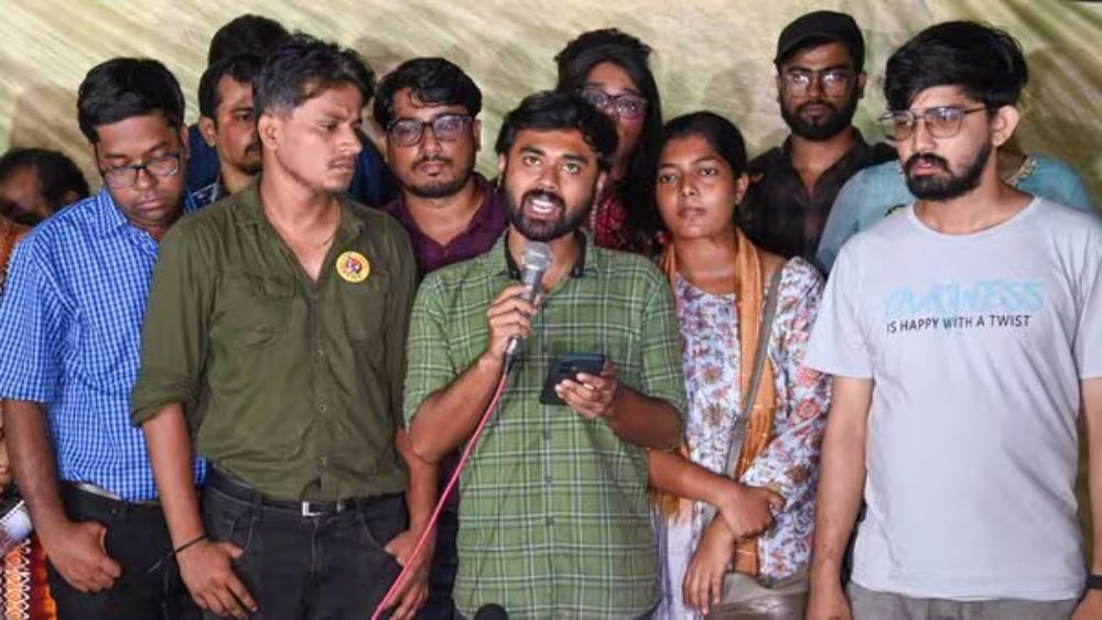 कोलकाता कांड: हड़ताल खत्म, 41 दिन बाद काम पर लौटेंगे डॉक्टर, प्रदर्शनकारियों और सरकार के बीच बनी बात- Kolkata Doctor Rape-Murder Case