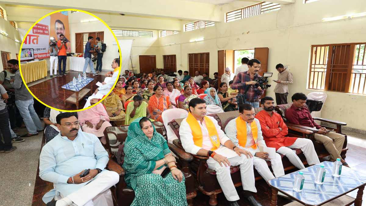 BJP प्रदेश अध्यक्ष ने बहनों-माताओं के साथ सुनी ‘मन की बात’, महाकाल प्रसाद के वायरल वीडियो और खाद की कालाबाजारी को लेकर कही ये बात