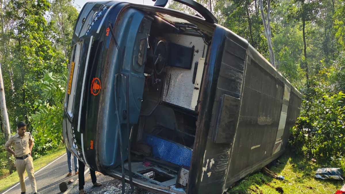 लखनऊ से छत्तीसगढ़ मजदूर लेकर जा रही बस पलटी, 15 से अधिक यात्री घायल, 3 की हालत नाजुक