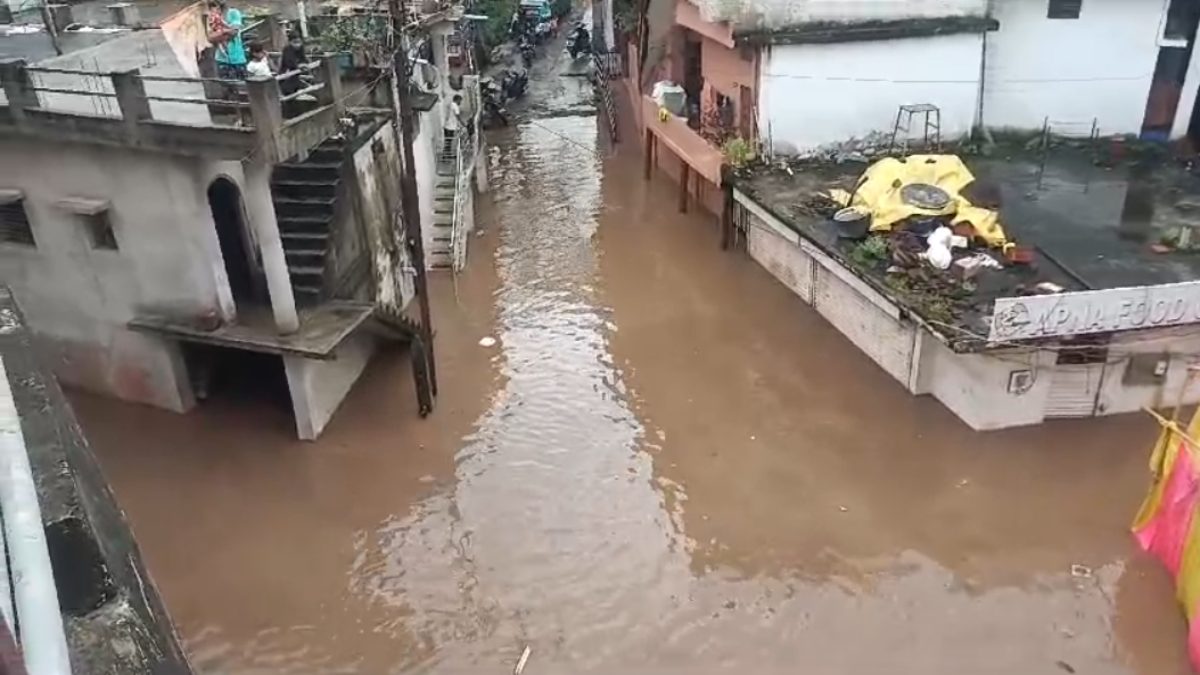 आसमानी आफत से लोग परेशान: घरों में घुसा पानी… गणेश उत्सव के पंडाल भी डूबे, कलेक्टर-एसपी ने किया भ्रमण